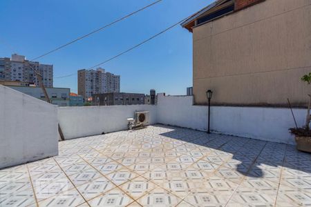 Casa à venda com 246m², 5 quartos e 4 vagas Casa à venda com 246m², 5 quartos e 4 vagasTerraço