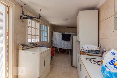 Casa à venda com 246m², 5 quartos e 4 vagas Casa à venda com 246m², 5 quartos e 4 vagasLavanderia