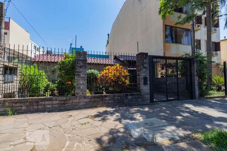 Casa à venda com 246m², 5 quartos e 4 vagas Casa à venda com 246m², 5 quartos e 4 vagasFachada da casa