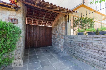 Casa à venda com 246m², 5 quartos e 4 vagas Casa à venda com 246m², 5 quartos e 4 vagasGaragem