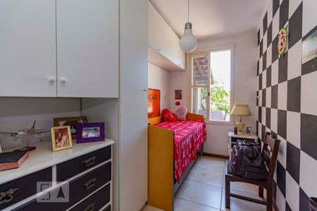 Casa à venda com 246m², 5 quartos e 4 vagas Casa à venda com 246m², 5 quartos e 4 vagasQuarto 4