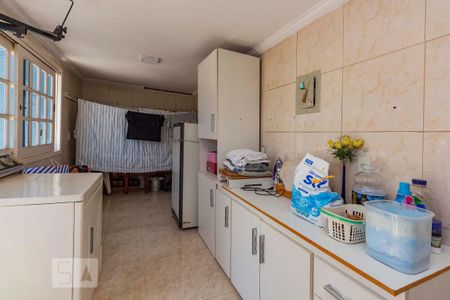 Casa à venda com 246m², 5 quartos e 4 vagas Casa à venda com 246m², 5 quartos e 4 vagasLavanderia