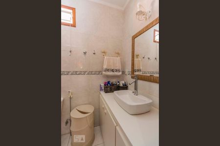 Casa à venda com 246m², 5 quartos e 4 vagas Casa à venda com 246m², 5 quartos e 4 vagasBanheiro da Suíte