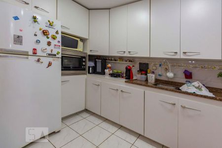 Casa à venda com 246m², 5 quartos e 4 vagas Casa à venda com 246m², 5 quartos e 4 vagasCozinha