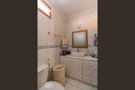 Casa à venda com 246m², 5 quartos e 4 vagas Casa à venda com 246m², 5 quartos e 4 vagasBanheiro da Suíte