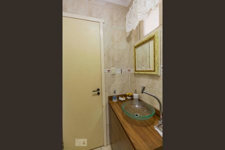 Casa à venda com 246m², 5 quartos e 4 vagas Casa à venda com 246m², 5 quartos e 4 vagasLavabo