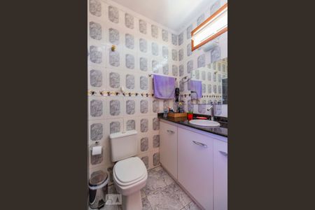 Casa à venda com 246m², 5 quartos e 4 vagas Casa à venda com 246m², 5 quartos e 4 vagasBanheiro