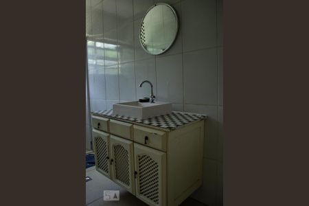 Casa à venda com 193m², 4 quartos e 2 vagasBanheiro 