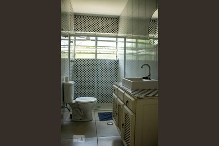 Banheiro  de casa para alugar com 4 quartos, 193m² em Vila Sao Paulo, São Paulo