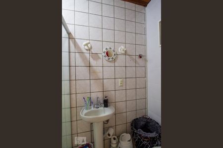 Banheiro de casa de condomínio para alugar com 2 quartos, 130m² em Nonoai, Porto Alegre
