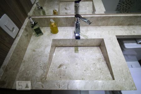 Apartamento à venda com 92m², 2 quartos e 2 vagas Apartamento à venda com 92m², 2 quartos e 2 vagasBanheiro da Suíte