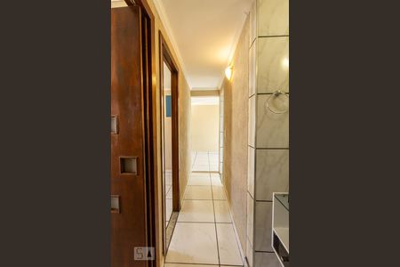 Corredor de apartamento à venda com 2 quartos, 58m² em Conjunto Residencial José Bonifácio, São Paulo