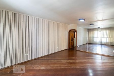 Casa para alugar com 210m², 4 quartos e 4 vagasSala