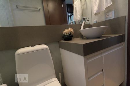 Apartamento à venda com 93m², 2 quartos e 2 vagas Apartamento à venda com 93m², 2 quartos e 2 vagasBanheiro