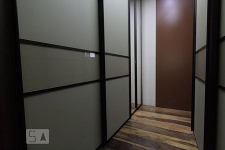 Apartamento à venda com 93m², 2 quartos e 2 vagas Apartamento à venda com 93m², 2 quartos e 2 vagasCloset da suíte