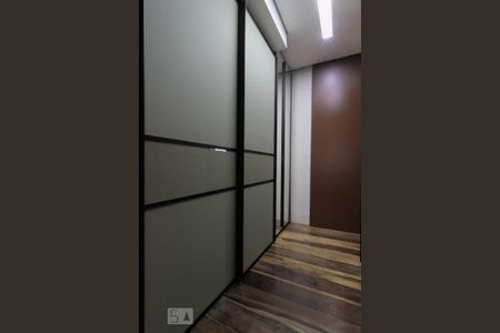 Apartamento à venda com 93m², 2 quartos e 2 vagas Apartamento à venda com 93m², 2 quartos e 2 vagasCloset da suíte