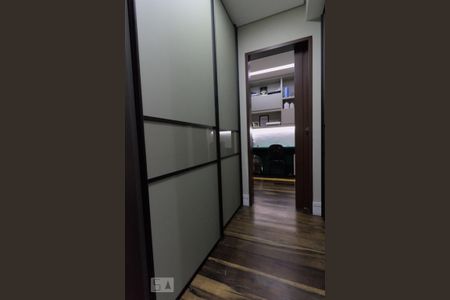 Apartamento à venda com 93m², 2 quartos e 2 vagas Apartamento à venda com 93m², 2 quartos e 2 vagasCloset da suíte
