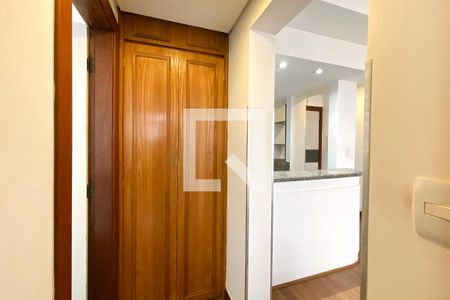 Corredor de apartamento para alugar com 1 quarto, 50m² em São Pedro, Belo Horizonte