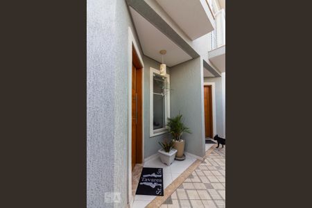 Casa de condomínio para alugar com 79m², 2 quartos e 2 vagas Casa de condomínio para alugar com 79m², 2 quartos e 2 vagasFachada