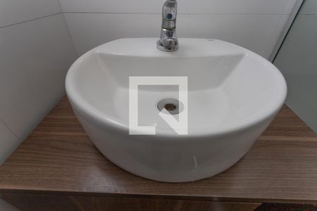Banheiro  de apartamento para alugar com 3 quartos, 54m² em Piraporinha, Diadema