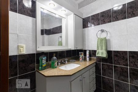 Apartamento à venda com 140m², 3 quartos e 4 vagasBanheiro Social