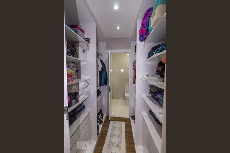 Casa à venda com 250m², 4 quartos e 2 vagasCloset da suíte 2