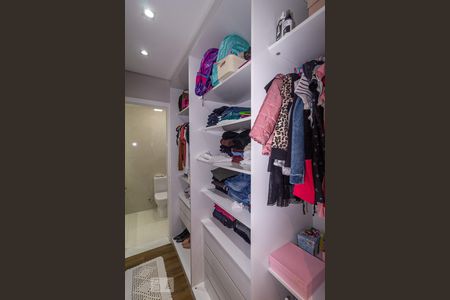 Casa à venda com 250m², 4 quartos e 2 vagasCloset da suíte 2
