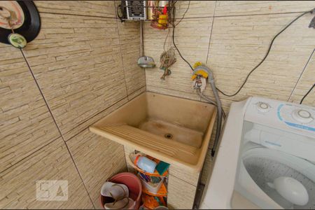 Casa à venda com 71m², 2 quartos e 1 vagaÁrea de Serviço