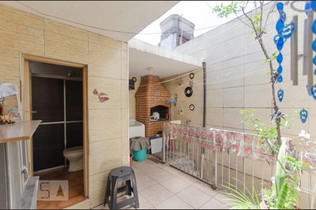 Casa à venda com 71m², 2 quartos e 1 vagaÁrea de Serviço e Churrasqueira