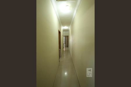 Casa à venda com 150m², 3 quartos e 2 vagasCorredor