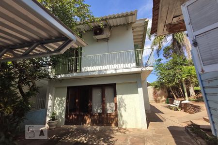 Casa à venda com 500m², 2 quartos e 2 vagas Casa à venda com 500m², 2 quartos e 2 vagasFachada