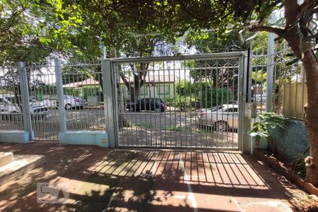 Casa à venda com 500m², 2 quartos e 2 vagas Casa à venda com 500m², 2 quartos e 2 vagasPátio