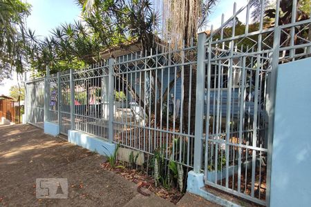 Casa à venda com 500m², 2 quartos e 2 vagas Casa à venda com 500m², 2 quartos e 2 vagasFachada