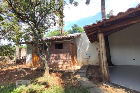 Casa à venda com 500m², 2 quartos e 2 vagas Casa à venda com 500m², 2 quartos e 2 vagasBanheiros