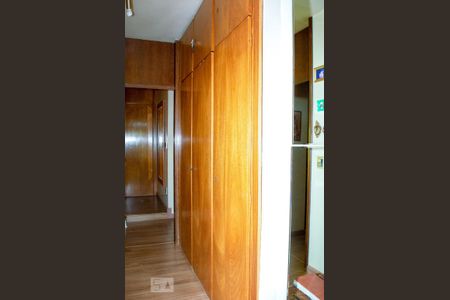 Casa para alugar com 340m², 5 quartos e 6 vagasCorredor
