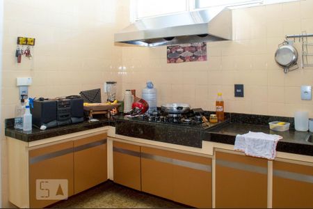 Casa para alugar com 340m², 5 quartos e 6 vagasCozinha