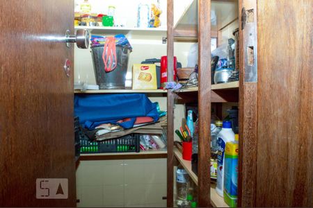 Casa para alugar com 340m², 5 quartos e 6 vagasDespensa