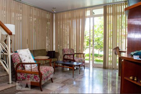 Casa para alugar com 340m², 5 quartos e 6 vagasSala de TV
