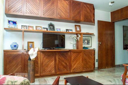 Casa para alugar com 340m², 5 quartos e 6 vagasSala de TV