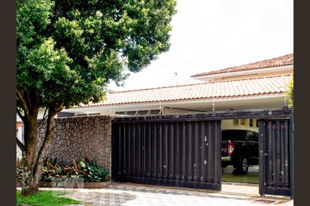 Casa para alugar com 340m², 5 quartos e 6 vagasFachada