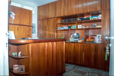 Casa para alugar com 340m², 5 quartos e 6 vagasEscritório