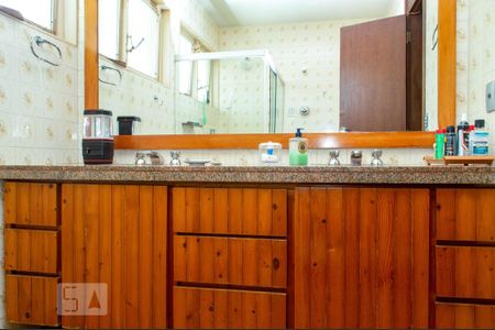 Casa para alugar com 340m², 5 quartos e 6 vagasBanheiro da Suíte 2