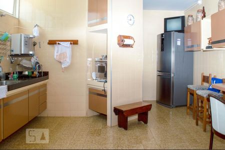 Casa para alugar com 340m², 5 quartos e 6 vagasCozinha