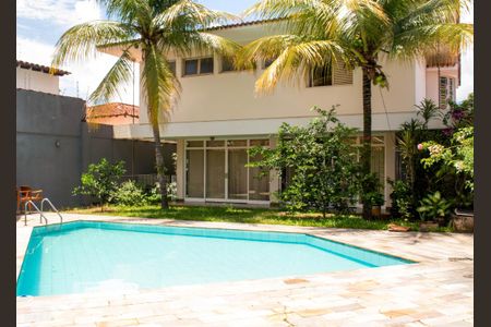 Casa para alugar com 340m², 5 quartos e 6 vagasPiscina