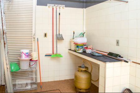 Casa para alugar com 340m², 5 quartos e 6 vagasDespensa