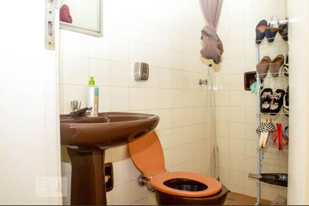 Casa para alugar com 340m², 5 quartos e 6 vagasBanheiro de Serviço