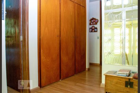 Casa para alugar com 340m², 5 quartos e 6 vagasCorredor