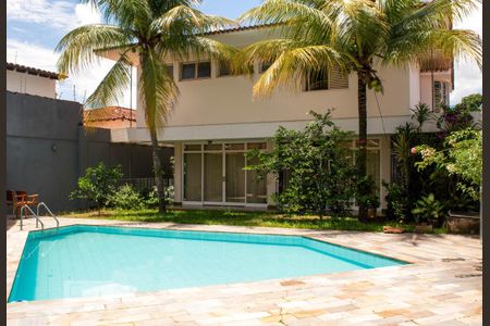 Casa para alugar com 340m², 5 quartos e 6 vagasPiscina