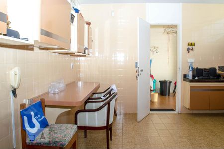 Casa para alugar com 340m², 5 quartos e 6 vagasCozinha