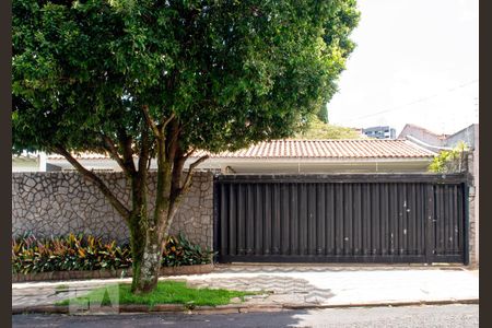 Casa para alugar com 340m², 5 quartos e 6 vagasFachada